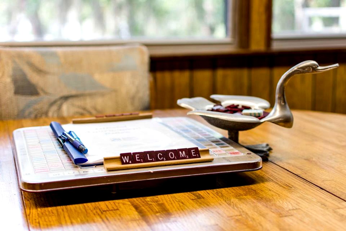 Spacious Cabin for a Group Getaway Overlooking Junior Lake in Florida