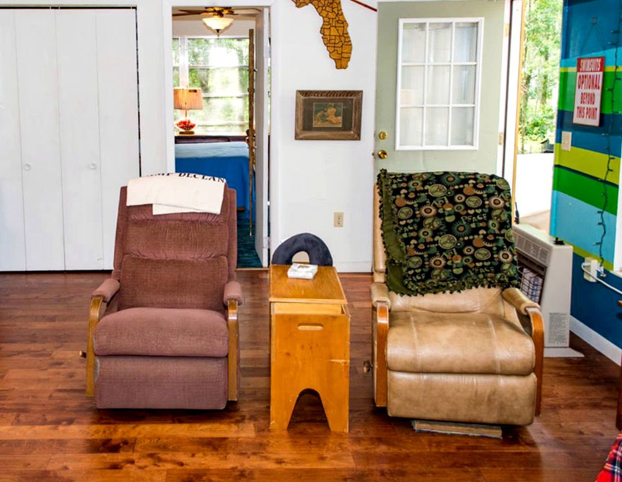 Spacious Cabin for a Group Getaway Overlooking Junior Lake in Florida