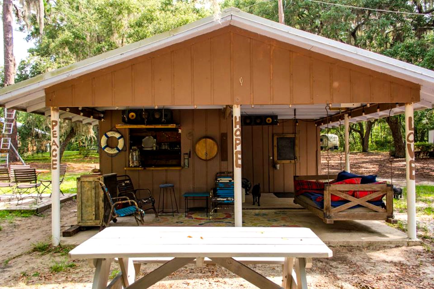 Spacious Cabin for a Group Getaway Overlooking Junior Lake in Florida