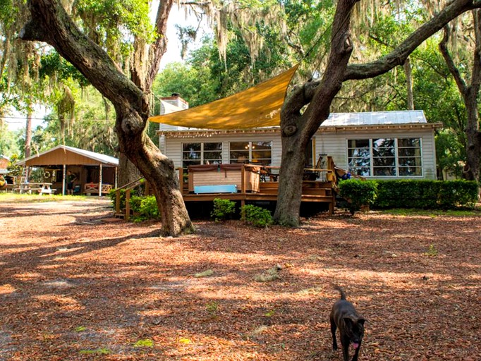 Cabins (Interlachen, Florida, United States)