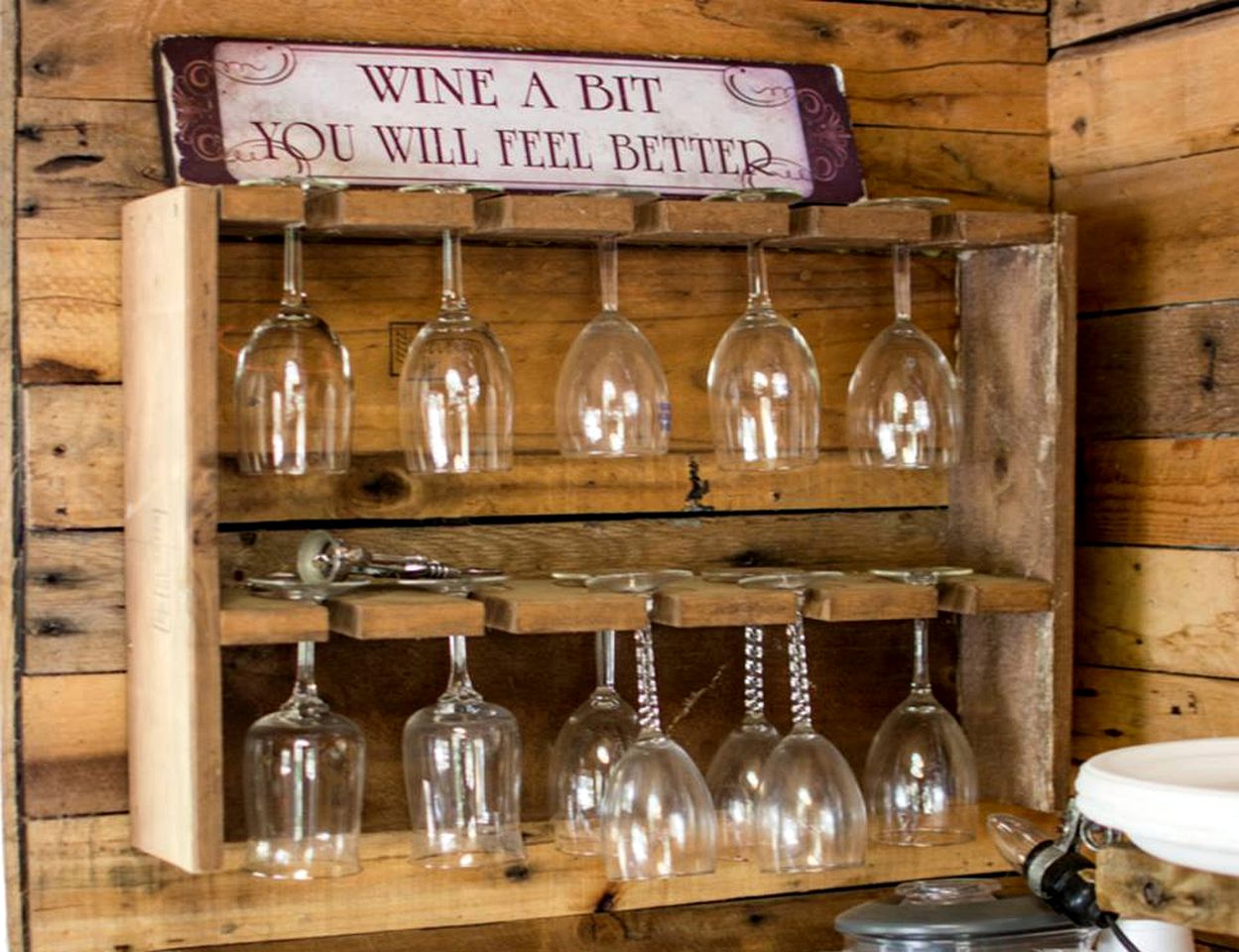 Spacious Cabin for a Group Getaway Overlooking Junior Lake in Florida