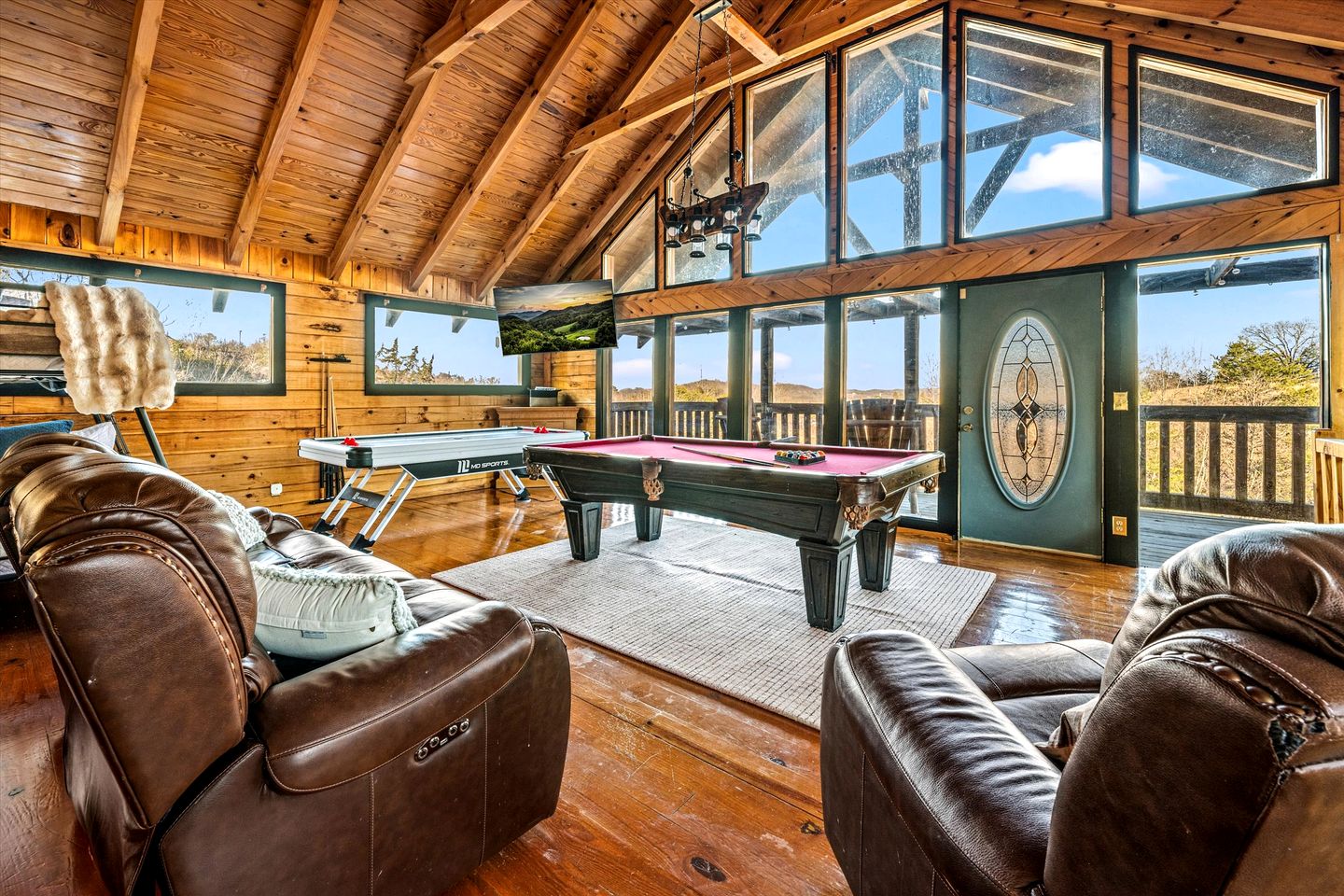 Spacious Cabin with Game Room, Hot Tub & 3 Decks Near Smoky Mountains, Sevierville, TN