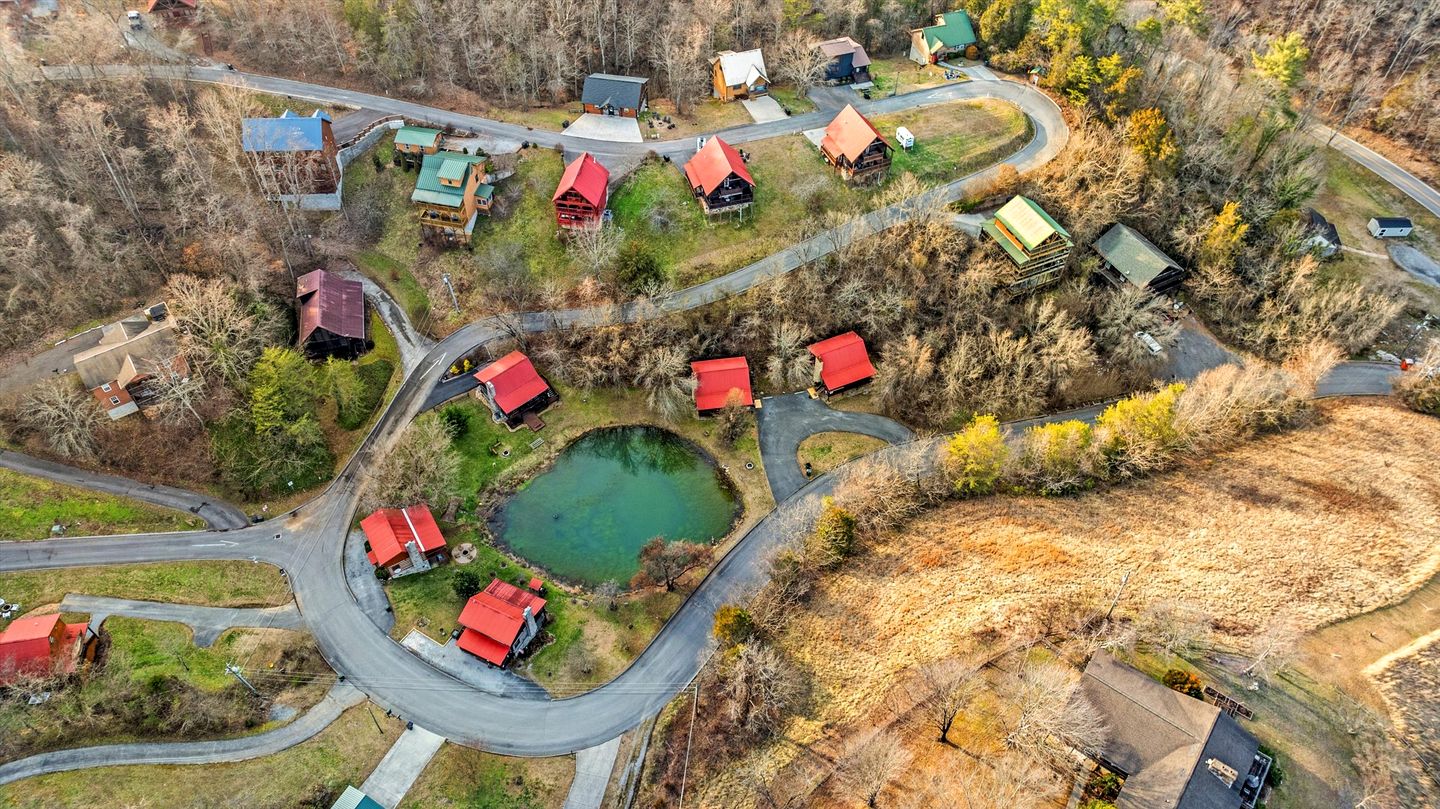 Spacious Cabin with Game Room, Hot Tub & 3 Decks Near Smoky Mountains, Sevierville, TN