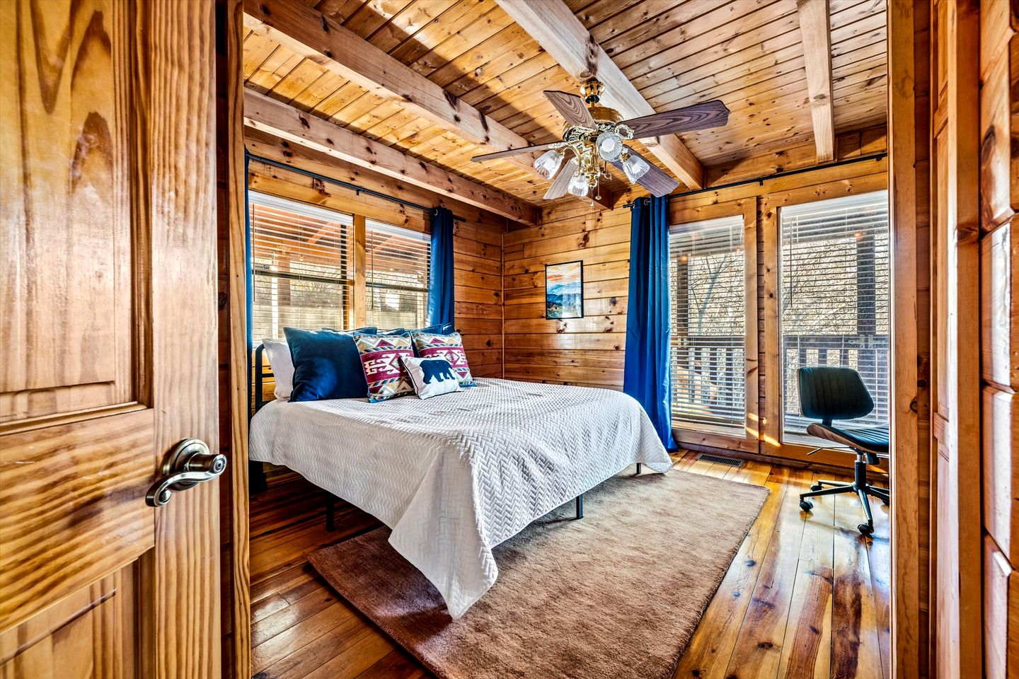 Spacious Cabin with Game Room, Hot Tub & 3 Decks Near Smoky Mountains, Sevierville, TN