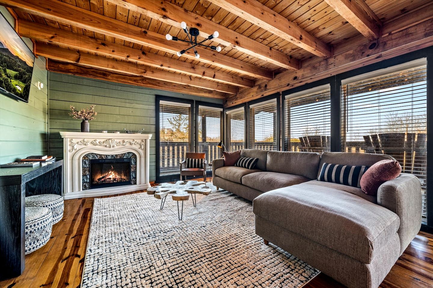 Spacious Cabin with Game Room, Hot Tub & 3 Decks Near Smoky Mountains, Sevierville, TN