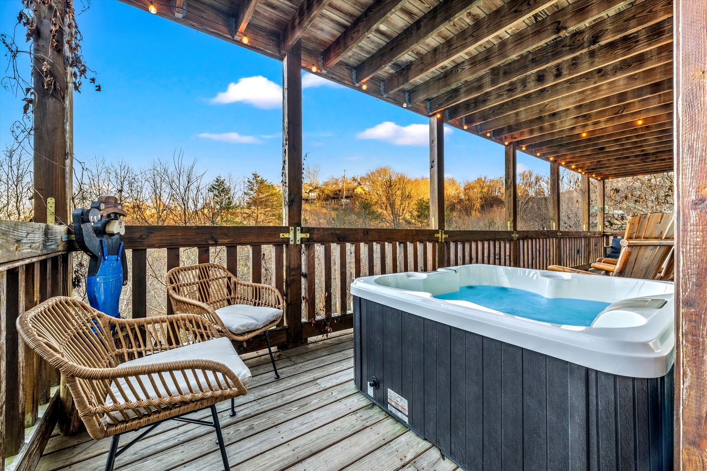 Spacious Cabin with Game Room, Hot Tub & 3 Decks Near Smoky Mountains, Sevierville, TN