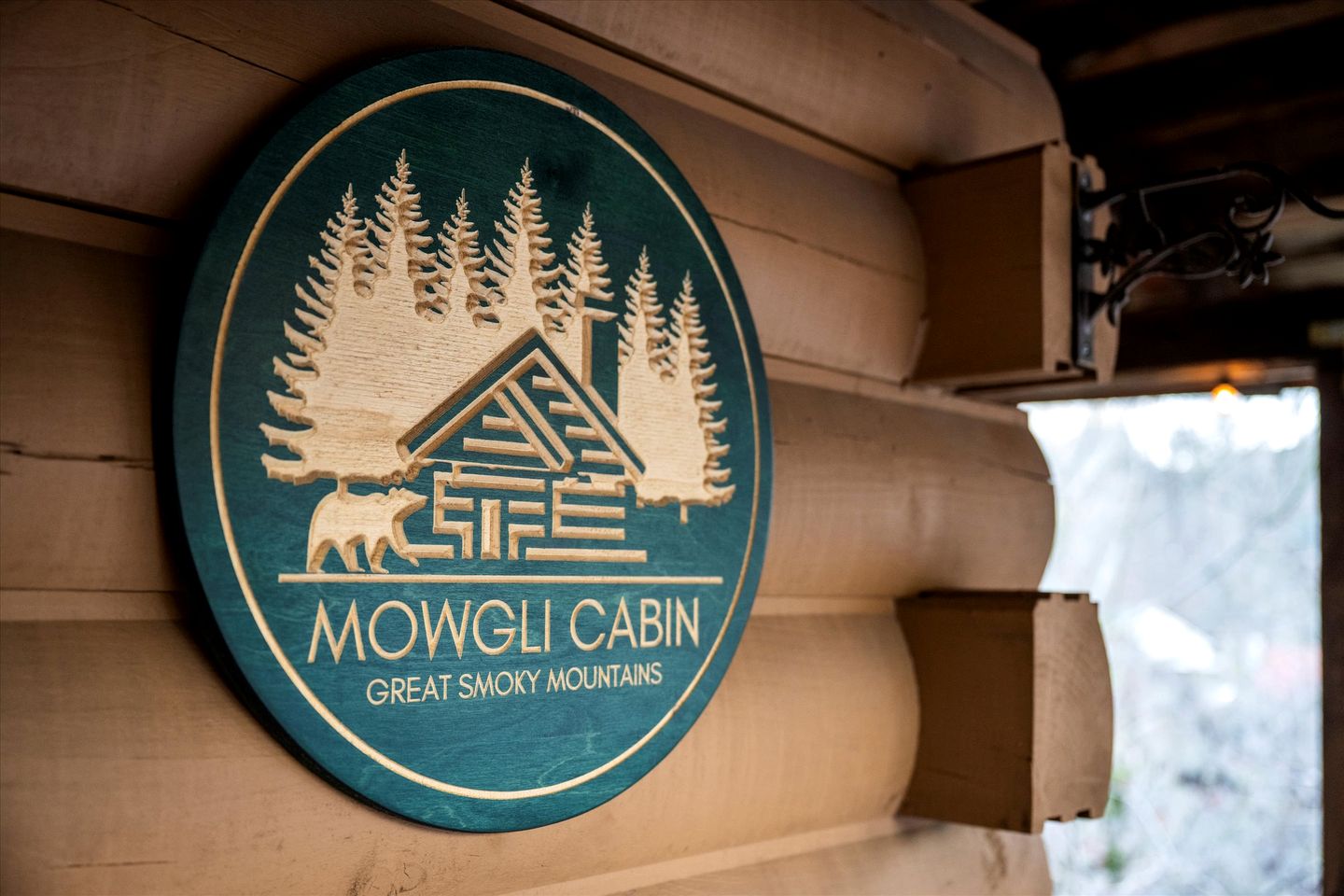 Spacious Cabin with Game Room, Hot Tub & 3 Decks Near Smoky Mountains, Sevierville, TN