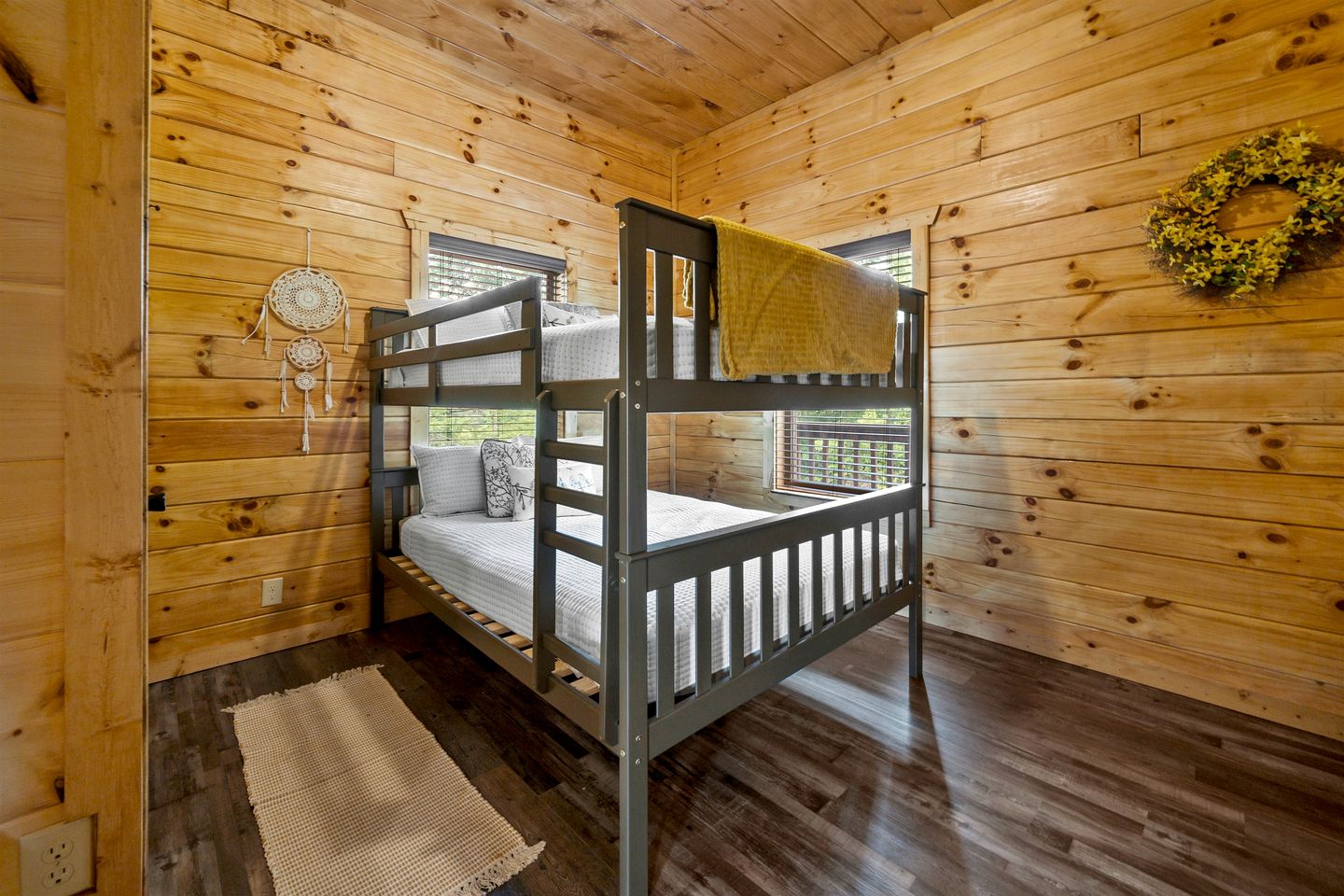 The Lazy Bee Log Cabin Retreat Sevierville, TN