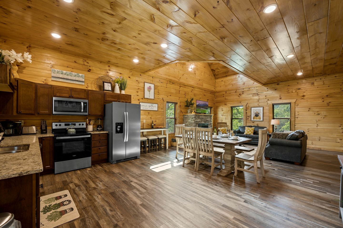 The Lazy Bee Log Cabin Retreat Sevierville, TN