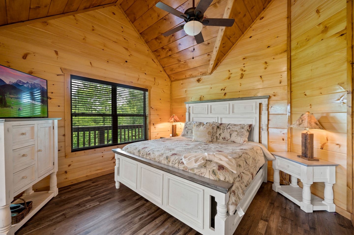 The Lazy Bee Log Cabin Retreat Sevierville, TN