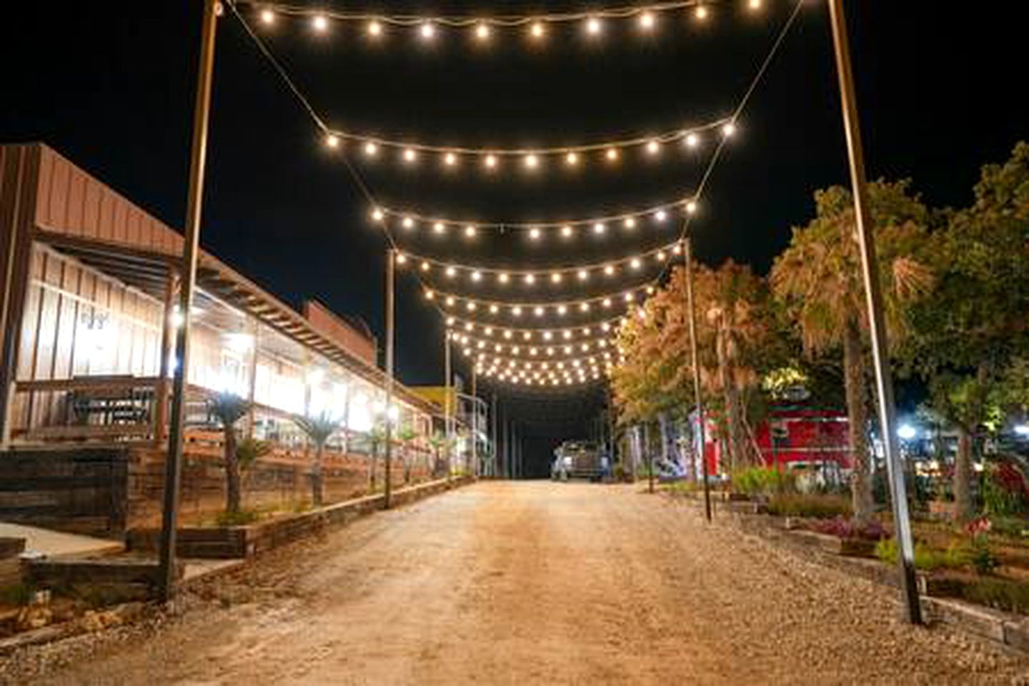 Spacious Cabin on Lake Bridgeport with Private Hot Tub and Fire-Pit, Ideal for Family Vacations in Texas