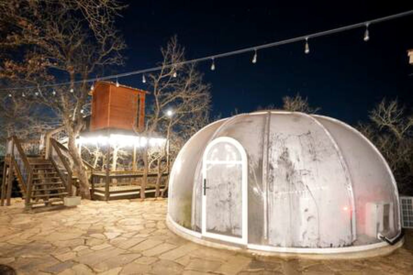 Spacious Cabin on Lake Bridgeport with Private Hot Tub and Fire-Pit, Ideal for Family Vacations in Texas