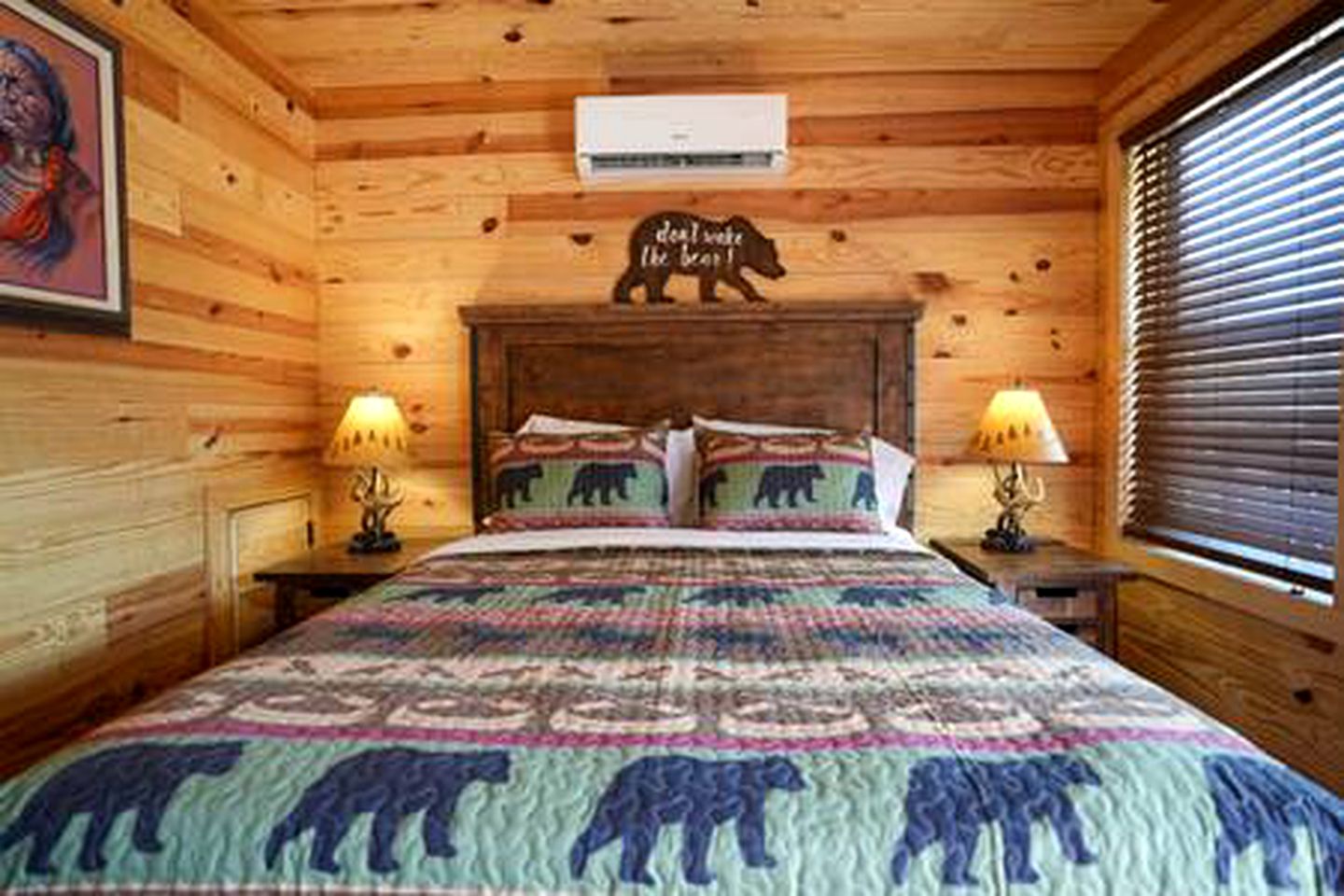 Spacious Cabin on Lake Bridgeport with Private Hot Tub and Fire-Pit, Ideal for Family Vacations in Texas