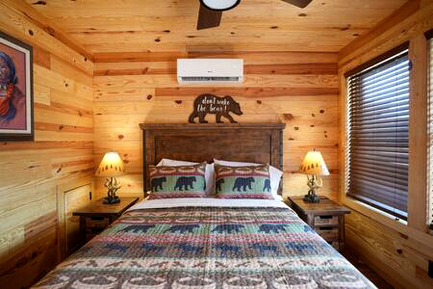 Spacious Cabin on Lake Bridgeport with Private Hot Tub and Fire-Pit, Ideal for Family Vacations in Texas