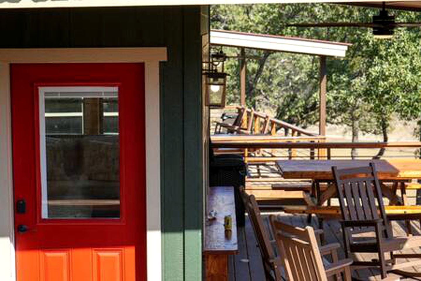 Spacious Cabin on Lake Bridgeport with Private Hot Tub and Fire-Pit, Ideal for Family Vacations in Texas