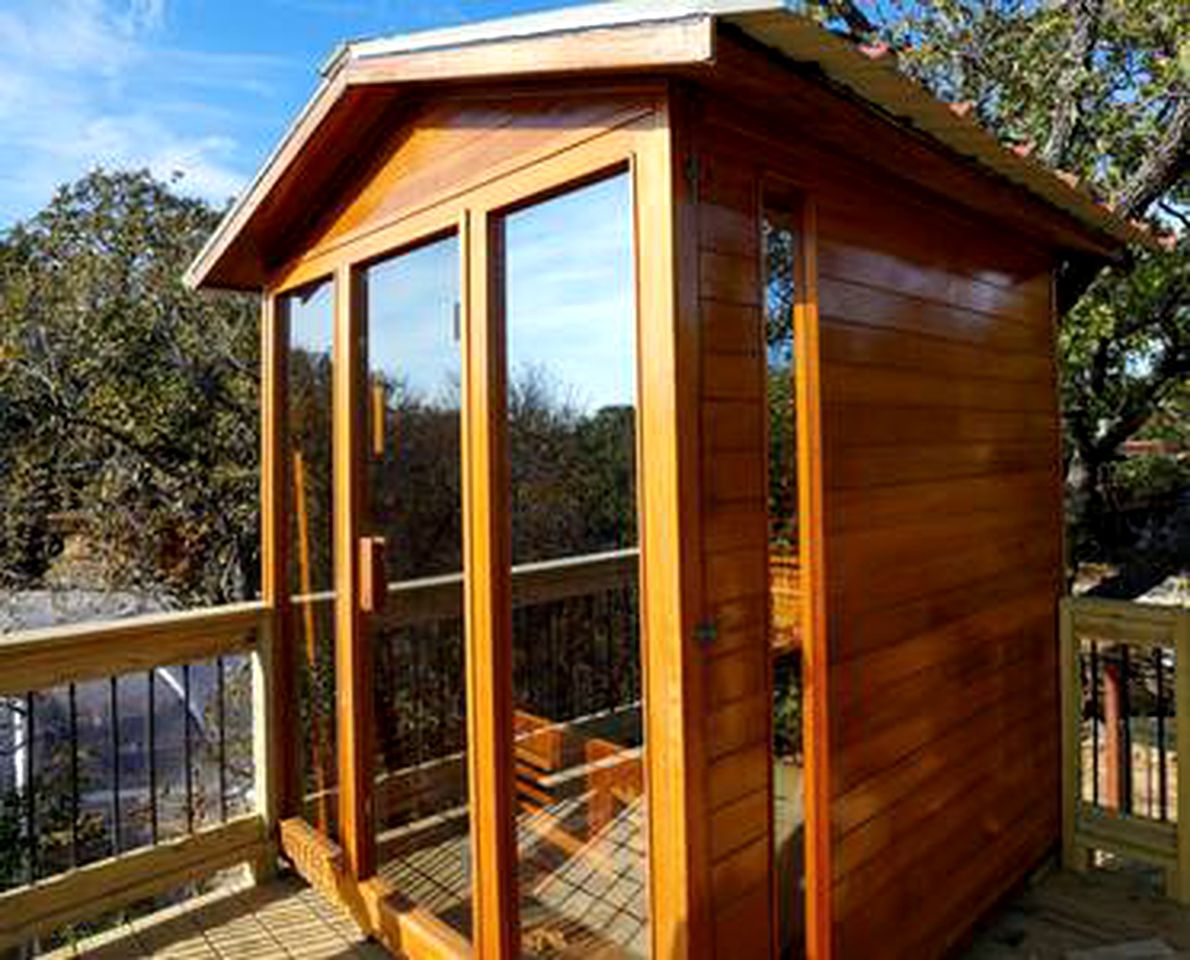 Spacious Cabin on Lake Bridgeport with Private Hot Tub and Fire-Pit, Ideal for Family Vacations in Texas