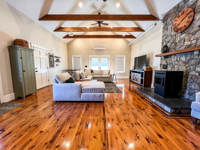 Cabins (United States of America, Bridgton, Maine)