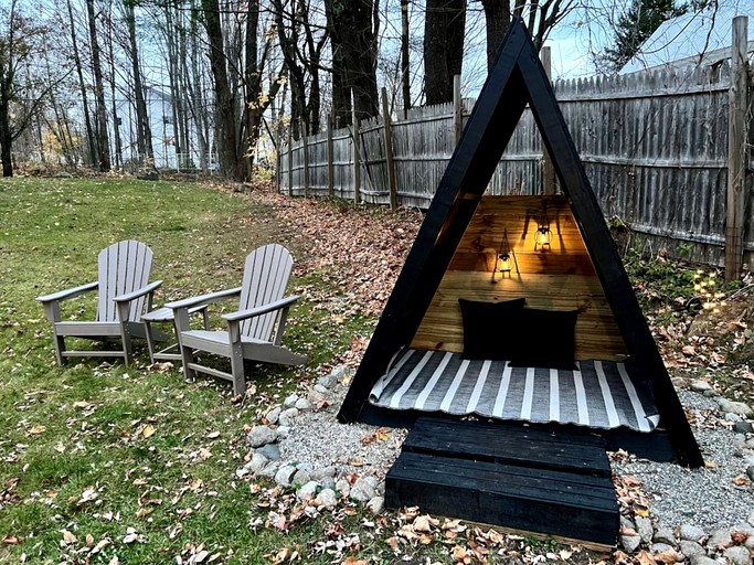 Cabins (United States of America, Bridgton, Maine)