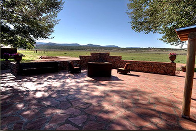 Spacious Cabin in Cuba, New Mexico