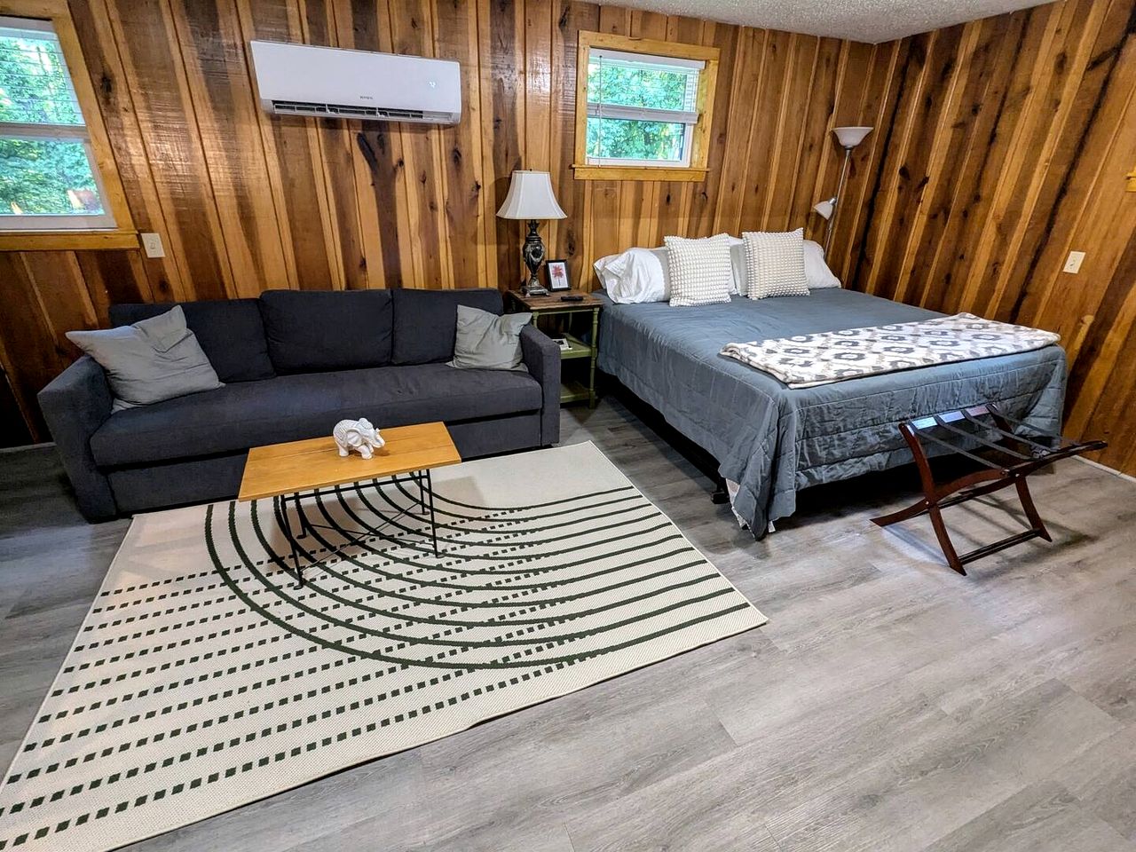 Spacious Cabin with Private Deck and BBQ in North Carolina