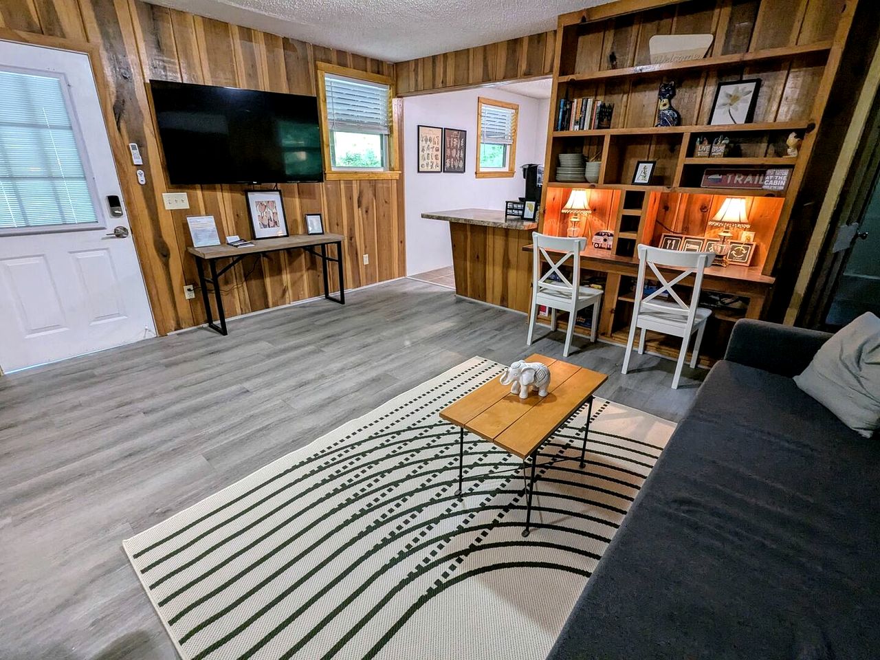 Spacious Cabin with Private Deck and BBQ in North Carolina