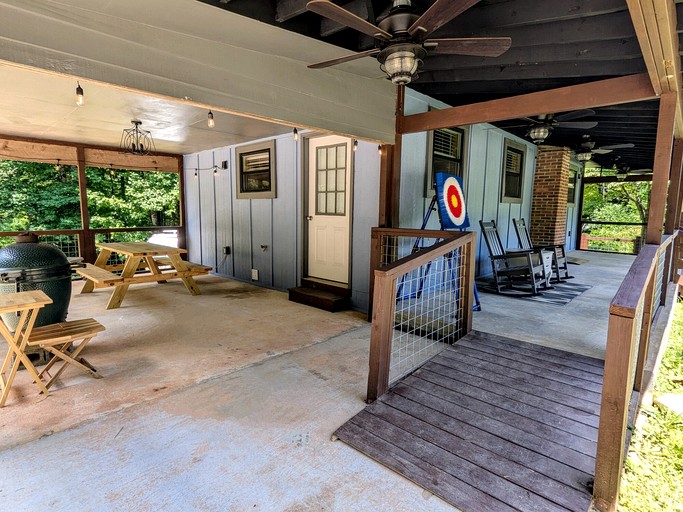 Cabins (United States of America, Bryson City, North Carolina)