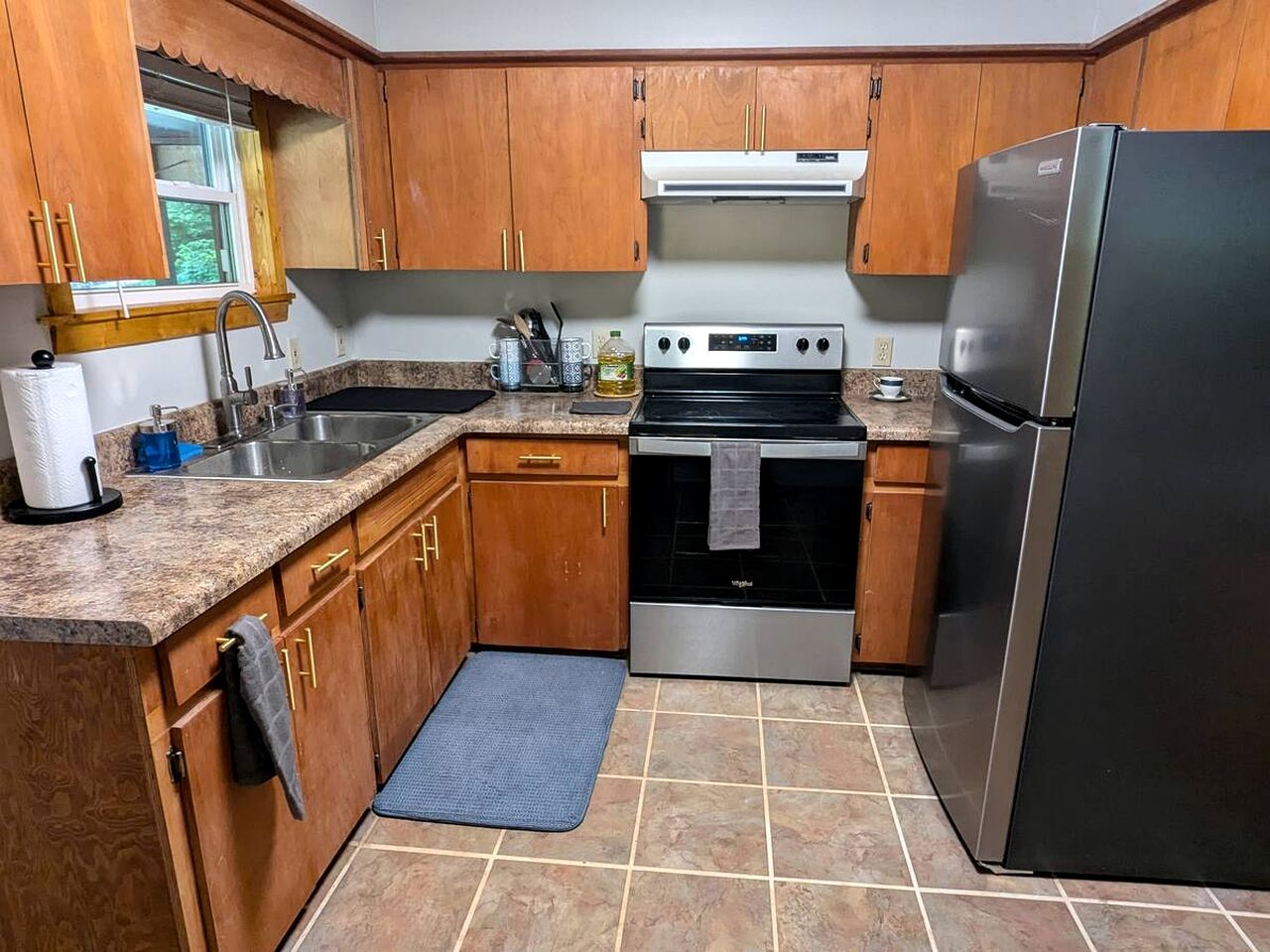 Spacious Cabin with Private Deck and BBQ in North Carolina