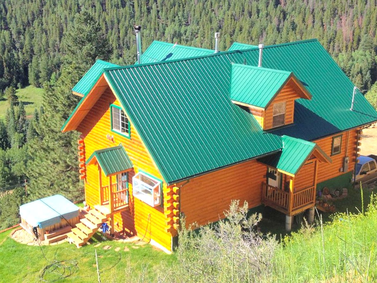 Spacious Cabin Rental with a Hot Tub for a Weekend Getaway near Denver, Colorado