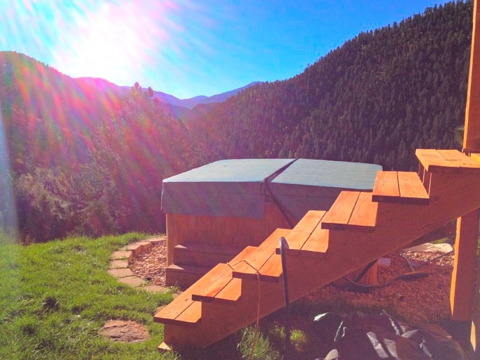 Cabins (Idaho Springs, Colorado, United States)