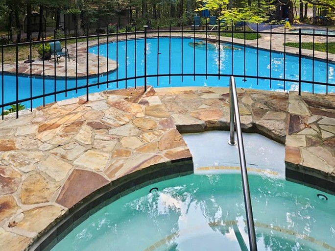 Cabins (United States of America, Berkeley Springs , West Virginia)