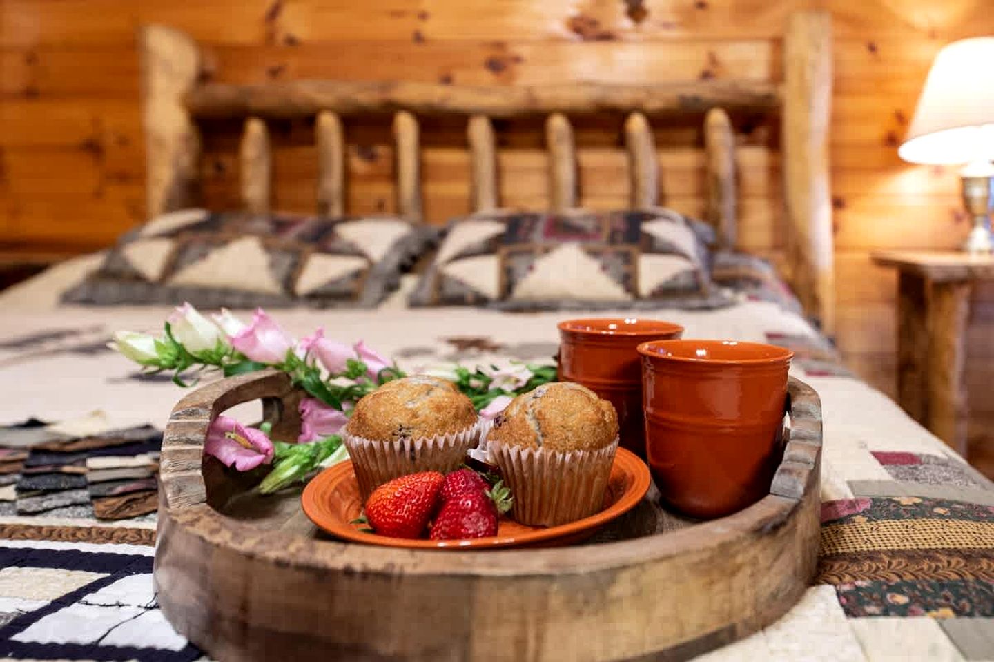 Spacious Cabin Retreat with Hot Tub & Games near Dollywood in Pigeon Forge, TN