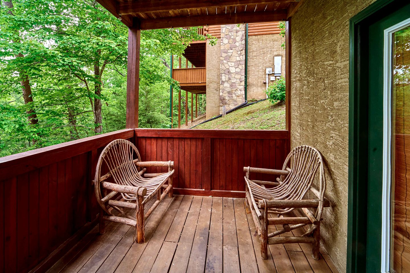 Spacious Cabin Retreat with Hot Tub & Games near Dollywood in Pigeon Forge, TN