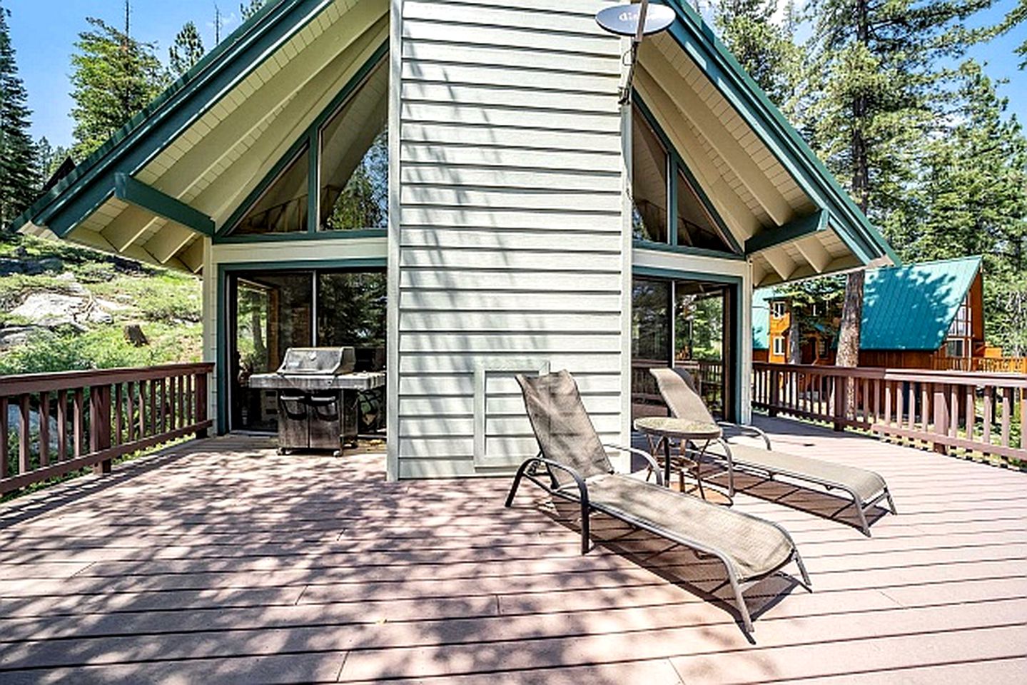 Spacious Cabin For Large Groups Located in the Charming Sky High Ranch in California!