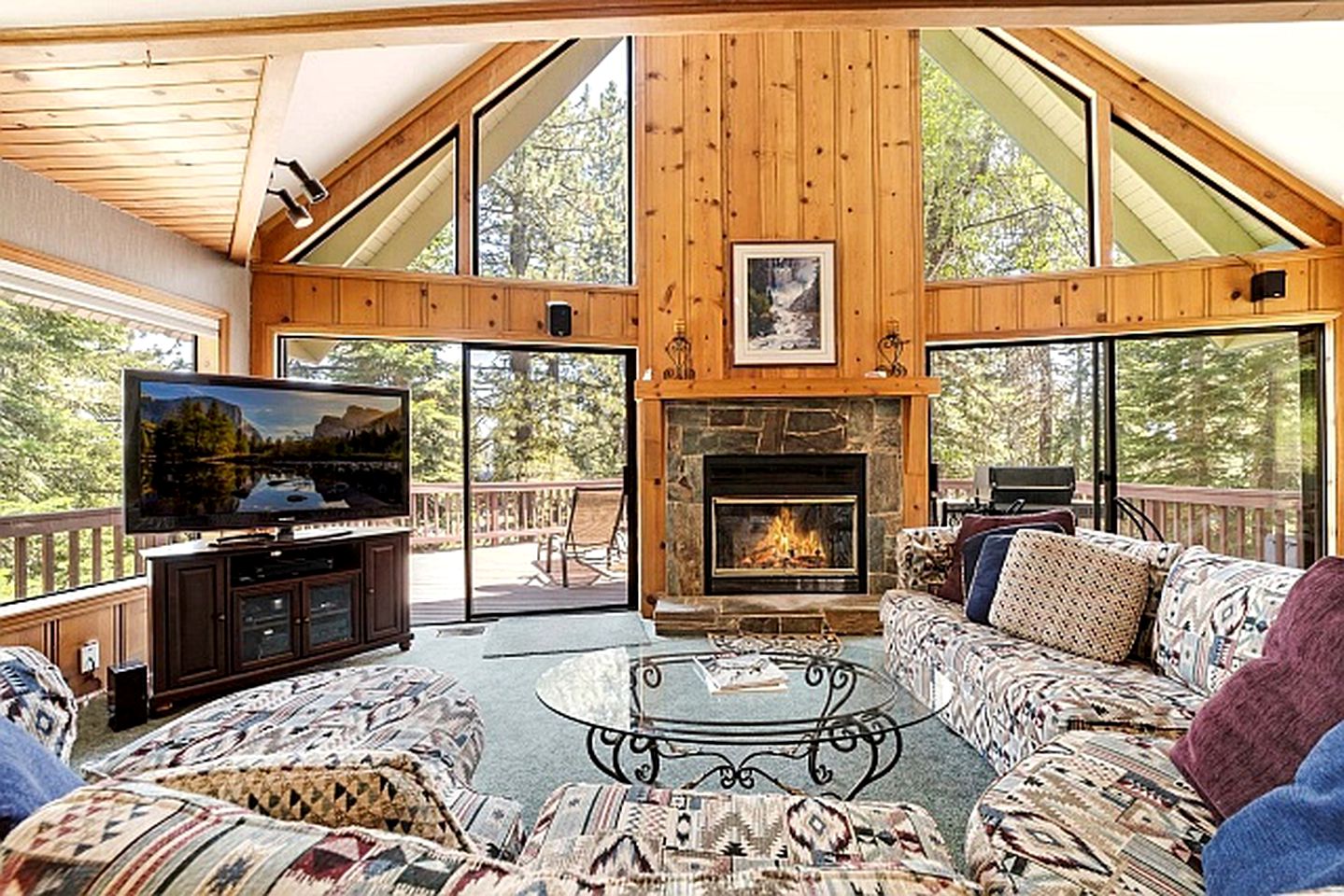 Spacious Cabin For Large Groups Located in the Charming Sky High Ranch in California!