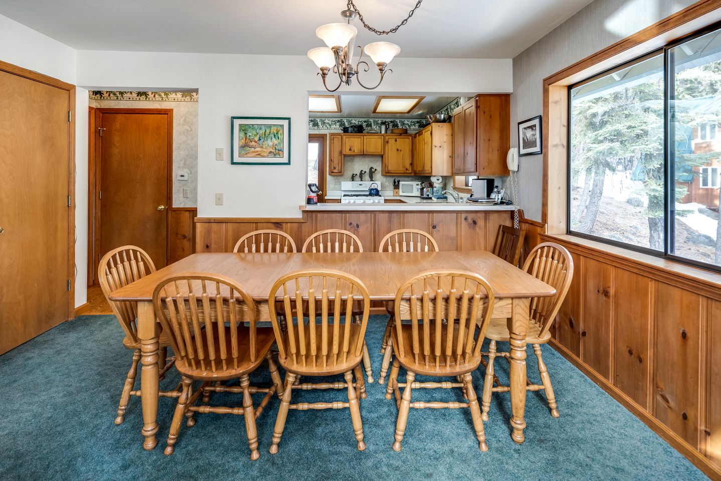 Spacious Cabin For Large Groups Located in the Charming Sky High Ranch in California!