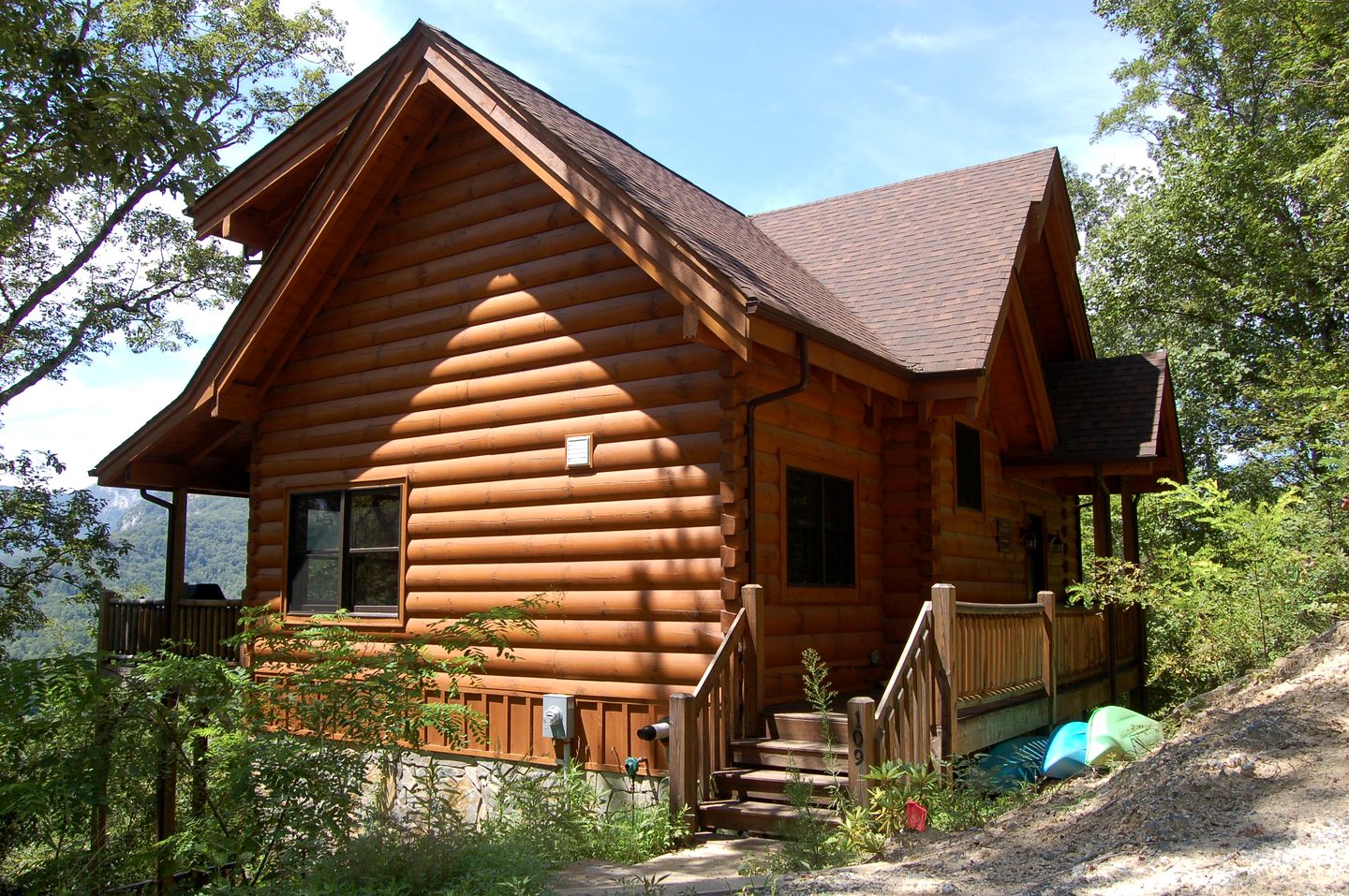 Spacious Cabin With Fantastic Long Range Mountain and Lake Views Lake