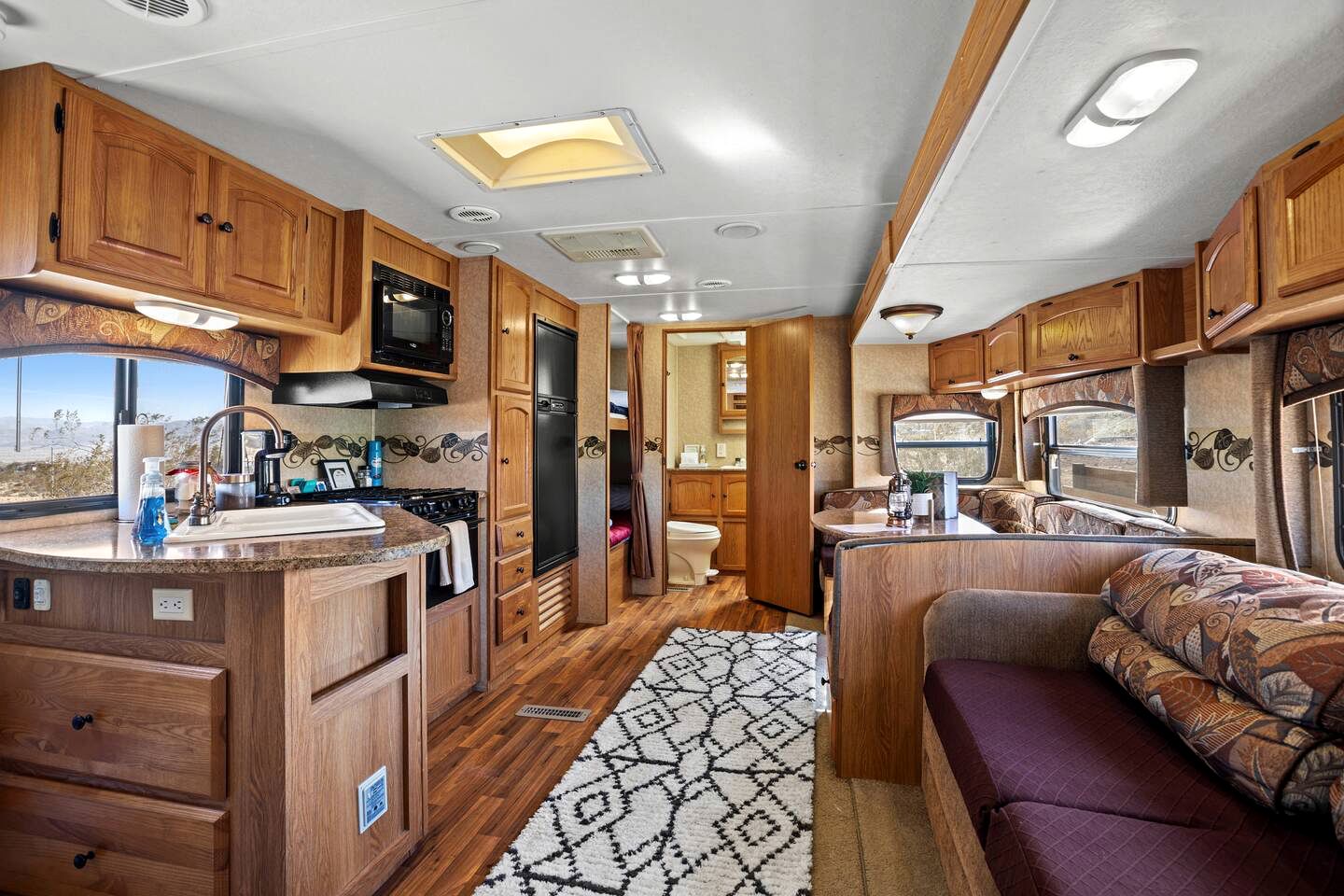 Spacious Caravan Ideal for a Family Getaway in the Desert of Joshua Tree, CA