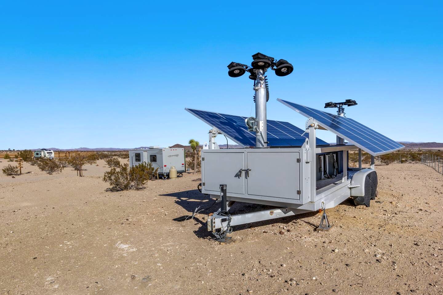 Spacious Caravan Ideal for a Family Getaway in the Desert of Joshua Tree, CA