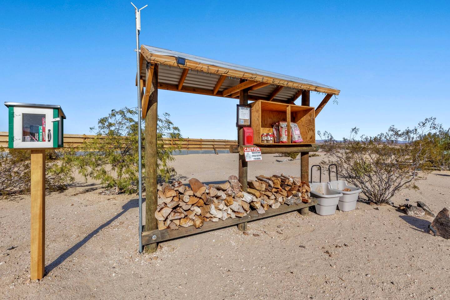 Spacious Caravan Ideal for a Family Getaway in the Desert of Joshua Tree, CA