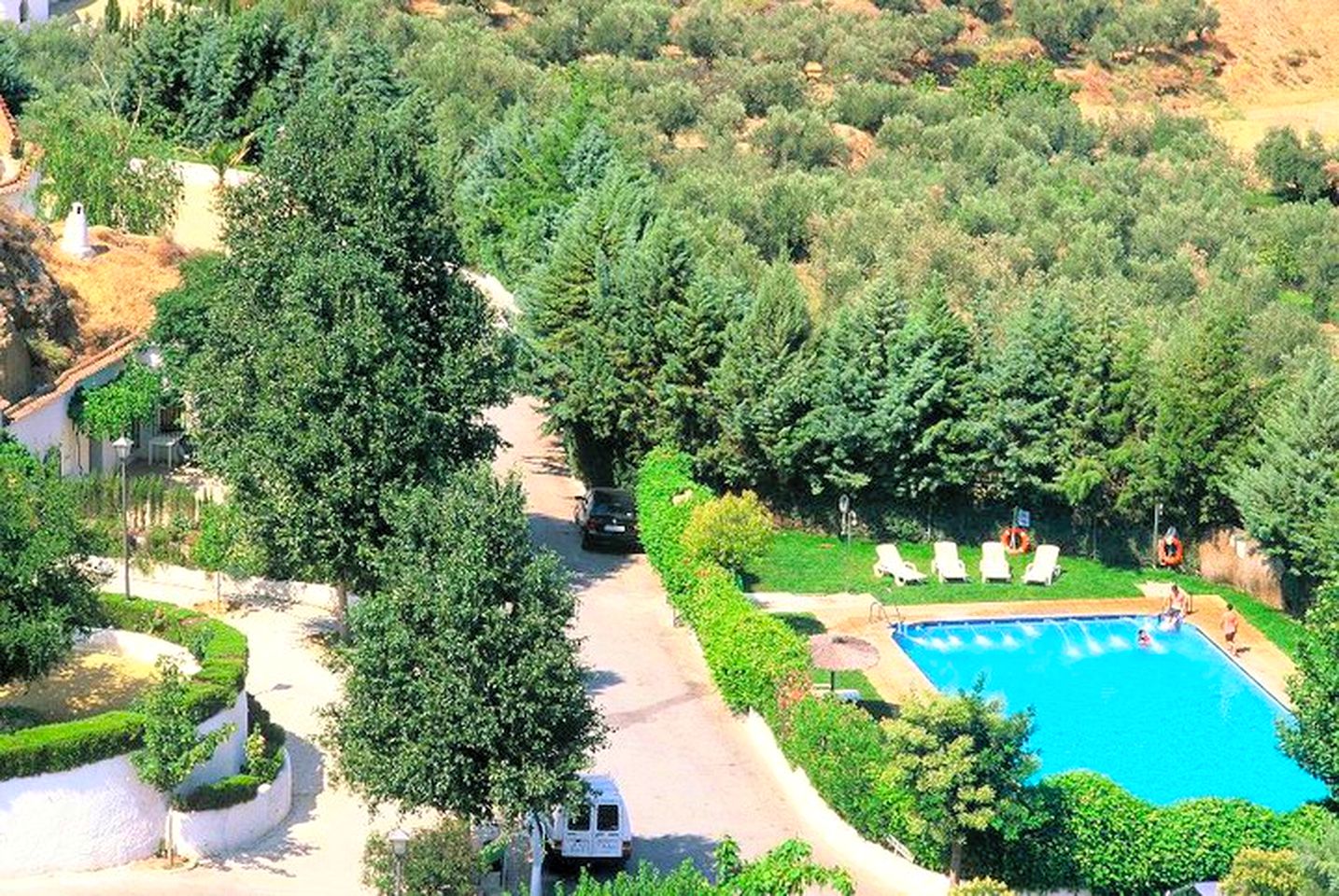 Spacious Cave Getaway with a Barbecue near the Sierra Nevada in Spain