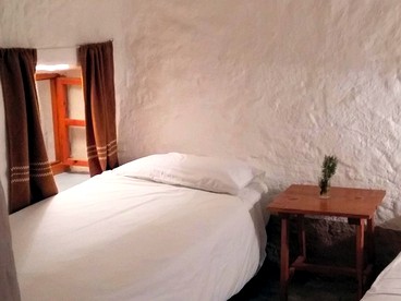Spacious Cave Rental for Luxury Glamping Stay in Countryside of Baza, Granada, Spain photo 2