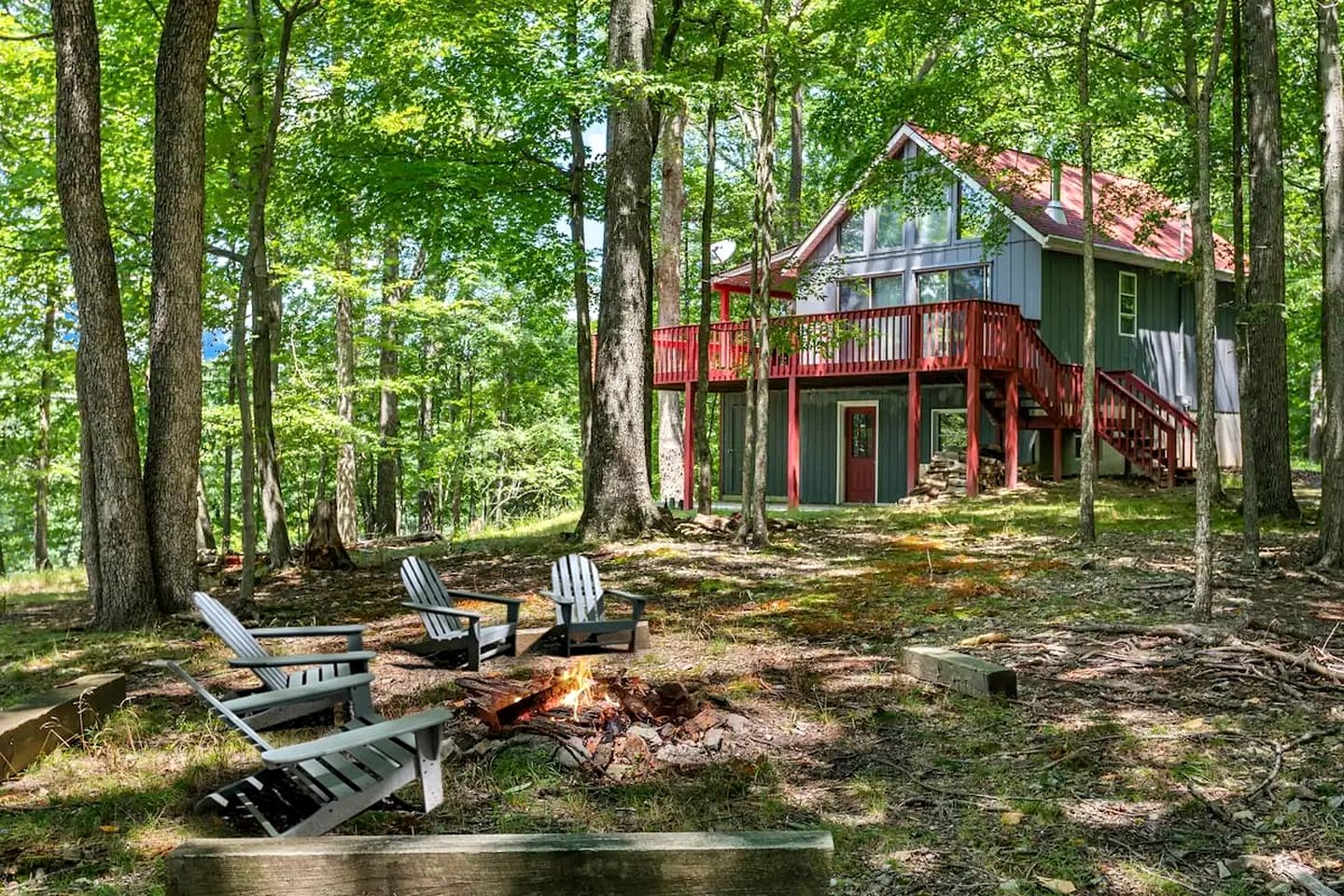 Spacious Chalet-Cabin with Hot Tub, Huge Deck, Fire Pit All Just a 15 Minute Walk to Sleepy Creek in Berkeley Springs, WV