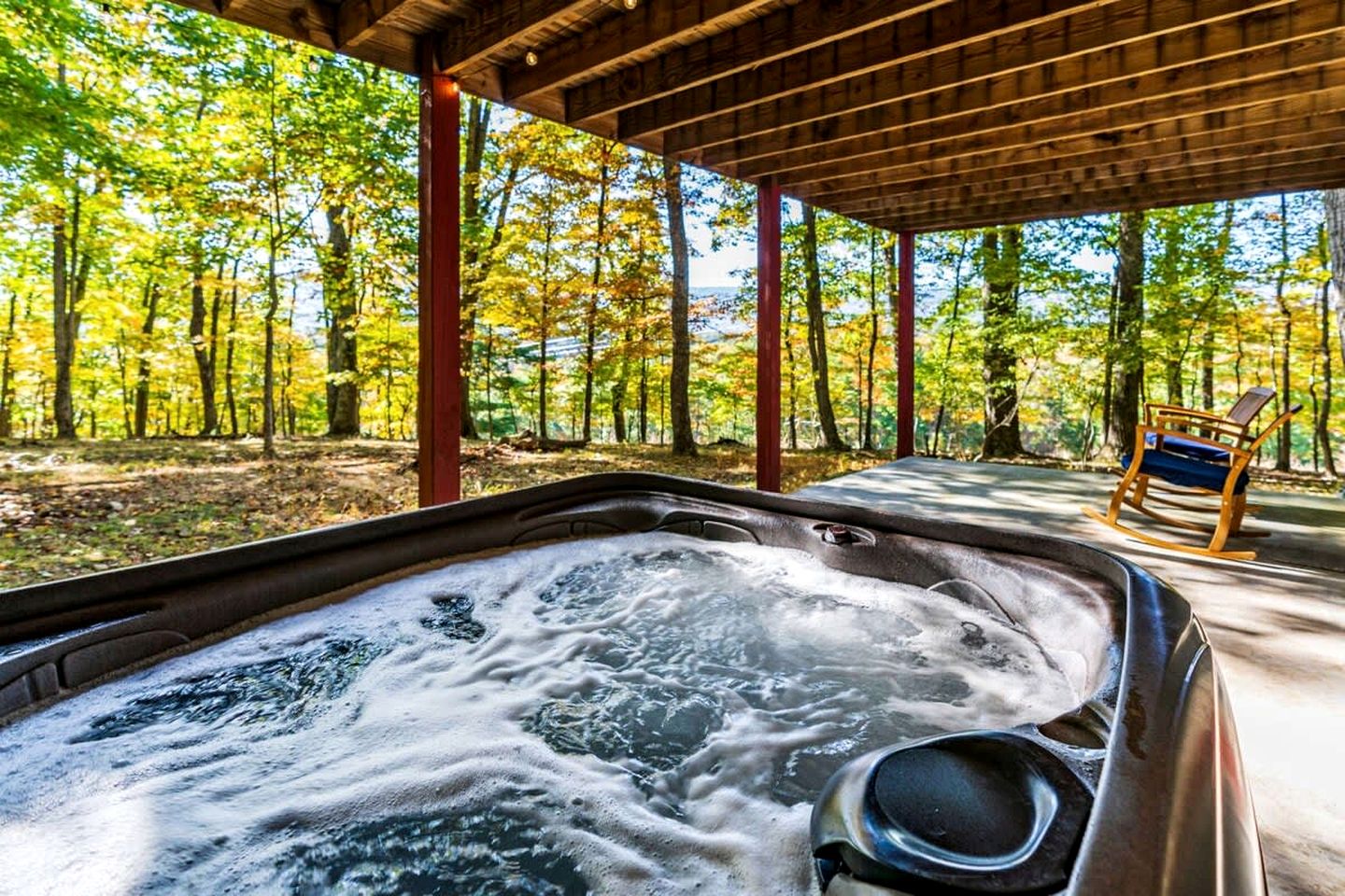 Spacious Chalet-Cabin with Hot Tub, Huge Deck, Fire Pit All Just a 15 Minute Walk to Sleepy Creek in Berkeley Springs, WV