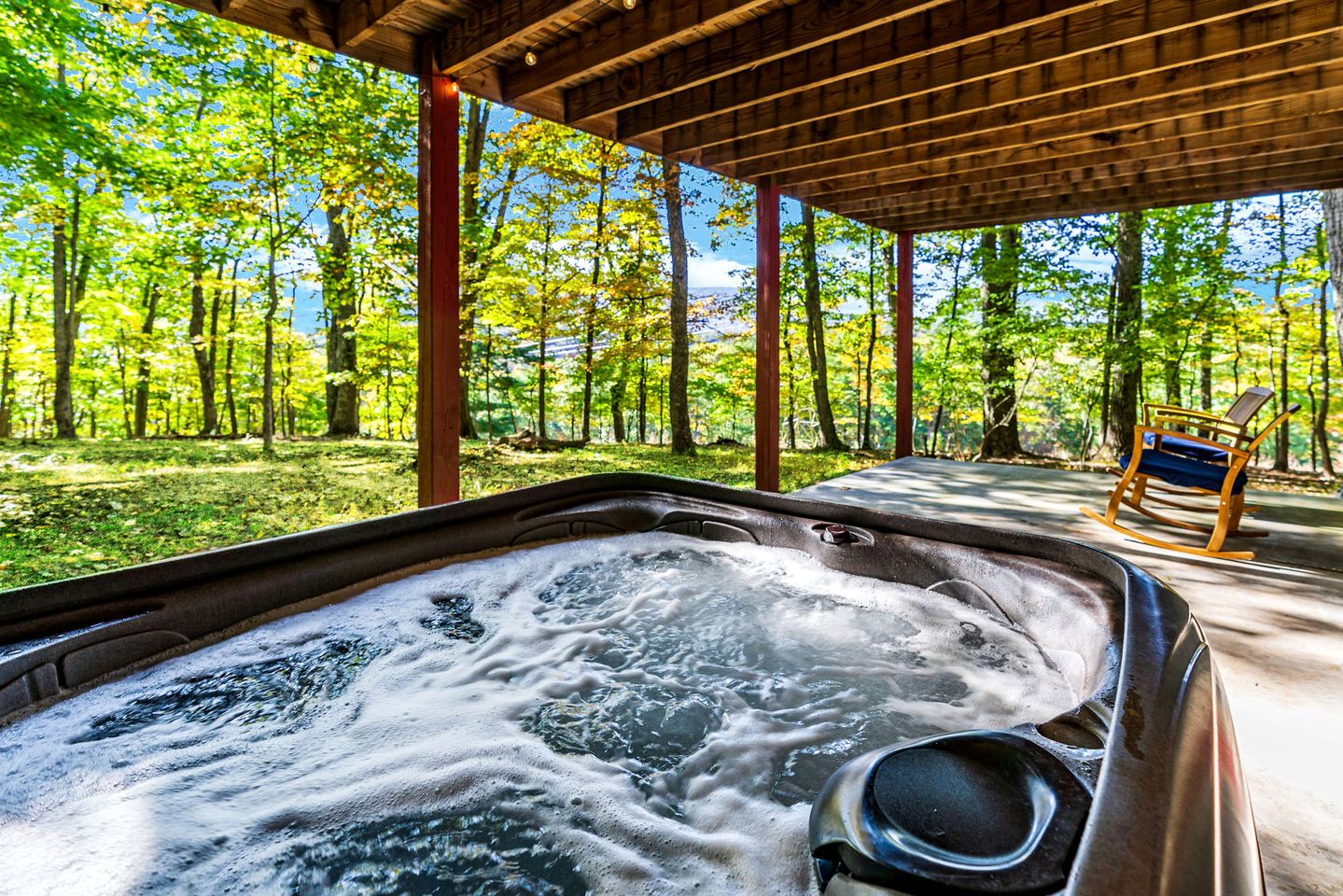 Spacious Chalet-Cabin with Hot Tub, Huge Deck, Fire Pit All Just a 15 Minute Walk to Sleepy Creek in Berkeley Springs, WV