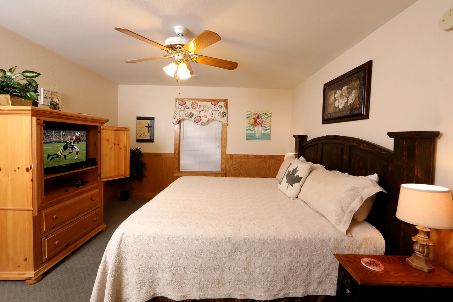 Enormous Cabin Retreat with Theater and Incredible Game Room in Pigeon Forge, Tennessee