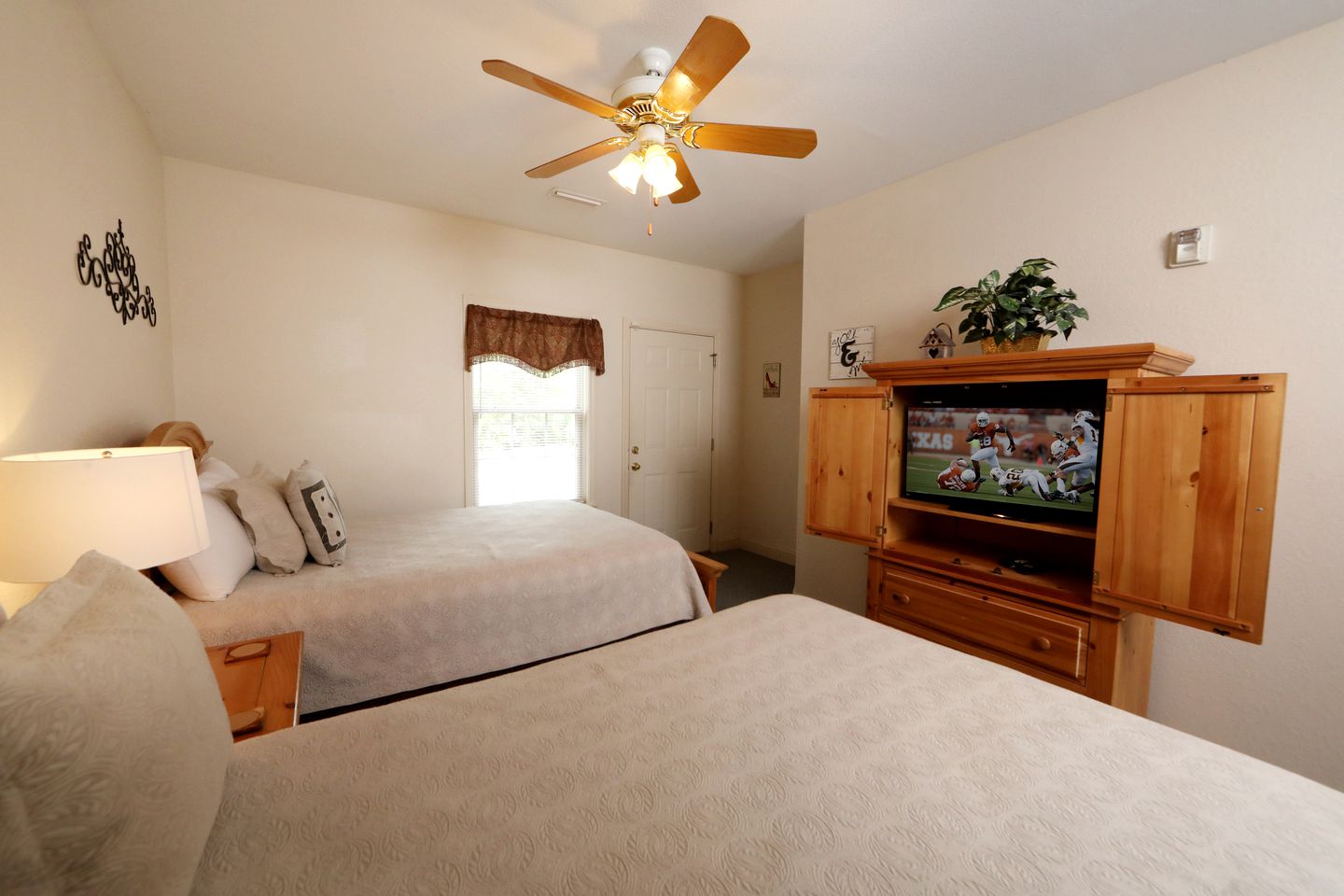 Enormous Cabin Retreat with Theater and Incredible Game Room in Pigeon Forge, Tennessee