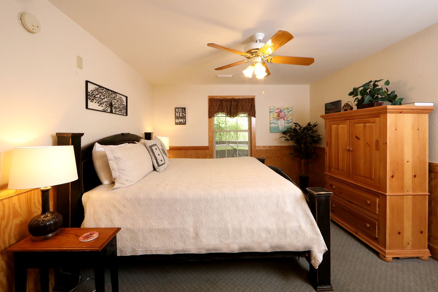Enormous Cabin Retreat with Theater and Incredible Game Room in Pigeon Forge, Tennessee