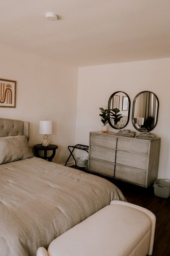 Cottages (Canada, Prince Edward, Ontario)