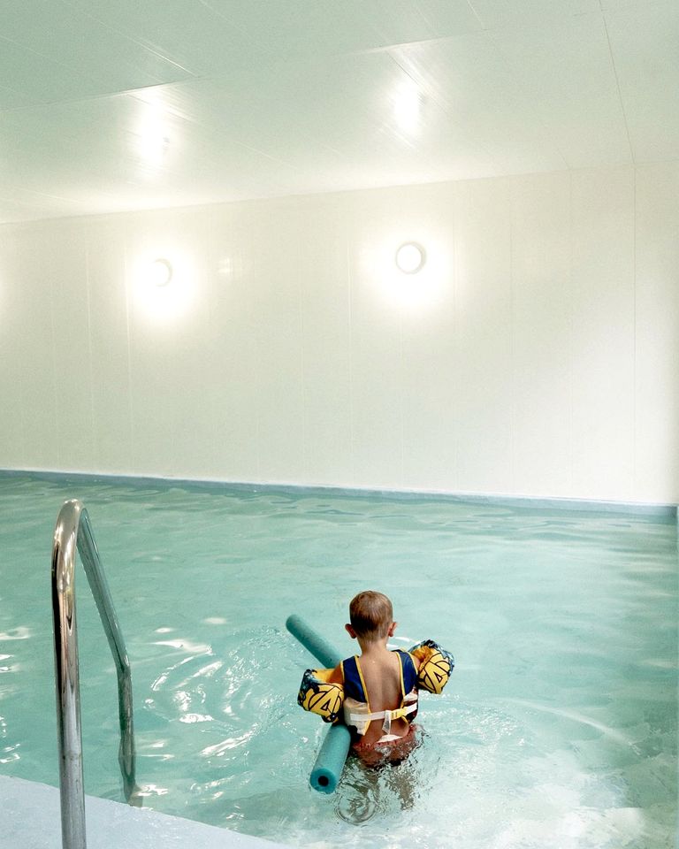 Spacious Cottage with Indoor Heated Pool Near Sandbanks Provincial Park, Picton, Ontario