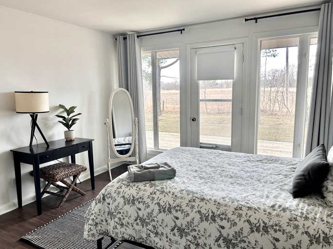 Cottages (Canada, Prince Edward, Ontario)